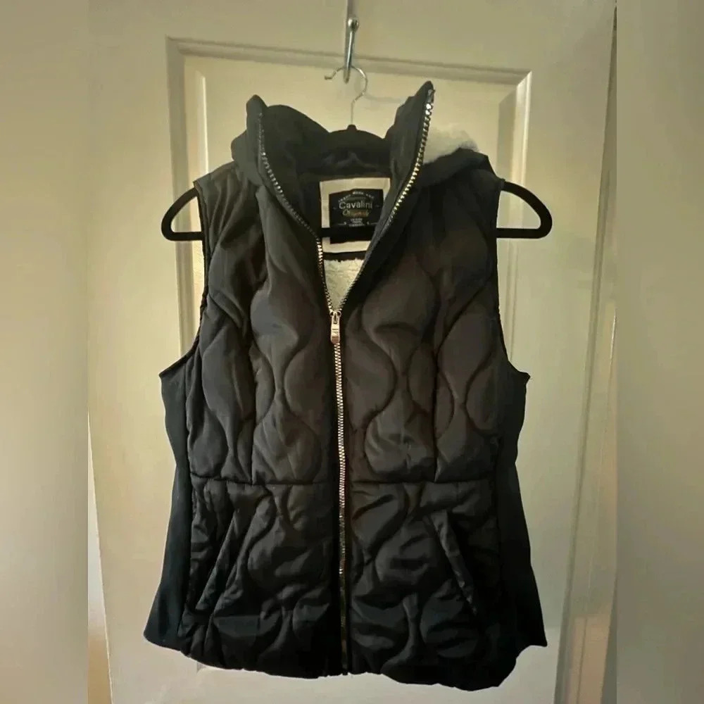 COPY - Gorgeous BLACK HOODED PUFFER VEST lined w soft cream colored fleece…